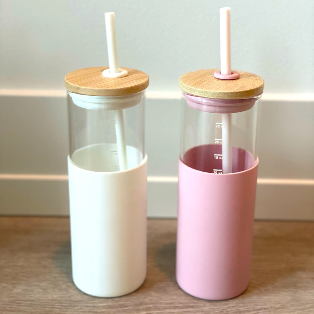 2 Glass 22 oz water bottles